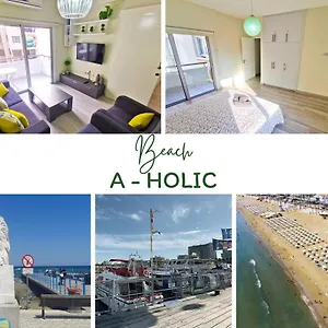 Beach-a-holic Apartment, 2 Min Distance From Marina Larnaca